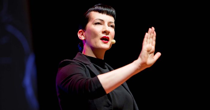 Profiler Suzanne Grieger-Langer präsentiert neues Buch zum Thema Cybermobbing Profiler Suzanne Grieger-Langer präsentiert neues Buch zum Thema Cybermobbing