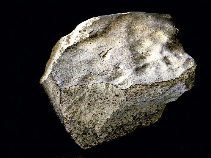 Himmelsphänomen Meteorit: einen der ersten gut dokumentierten Vorgänge dieser Art zeigt die Münchner Mineralienmesse in einer Sonderschau zum Meteorit von Mauerkirchen (FOTO)