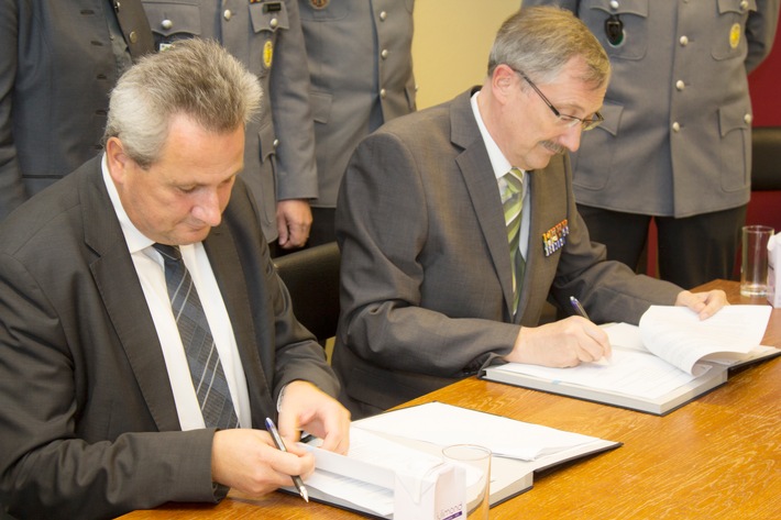 Gegen das Vergessen: Bundeswehr ebnet den Weg für das Bildungszentrum Bergen-Hohne (FOTO)