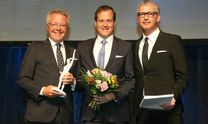 Höchste, bundesweite Auszeichnung der Oskar-Patzelt-Stiftung: Volksbank RheinAhrEifel ist „Premier-Bank 2018“ (FOTO)