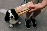 Start-Up sagt Plastikmüll beim Gassi gehen den Kampf an