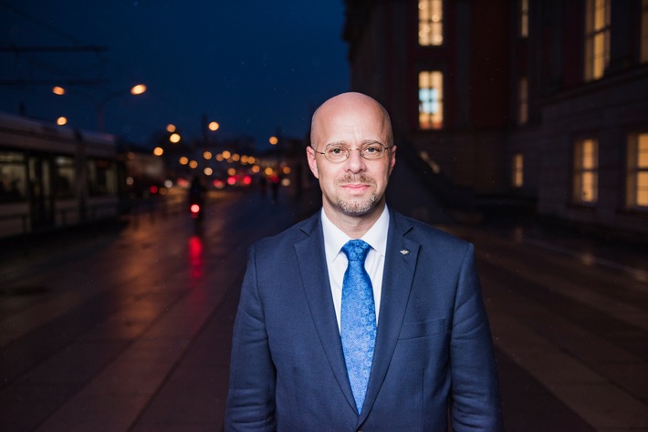 Rede zum 9. November, dem Schicksalstag der Deutschen – Andreas Kalbitz, Fraktionsvorsitzender der AfD-Fraktion im Landtag Brandenburg (FOTO)