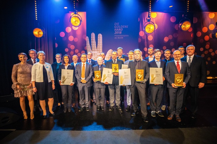 BGHW: Präventionspreis „Die Goldene Hand“ 2018 verliehen / Vier Unternehmen ausgezeichnet / Alle Infos: diegoldenehand.de (FOTO)