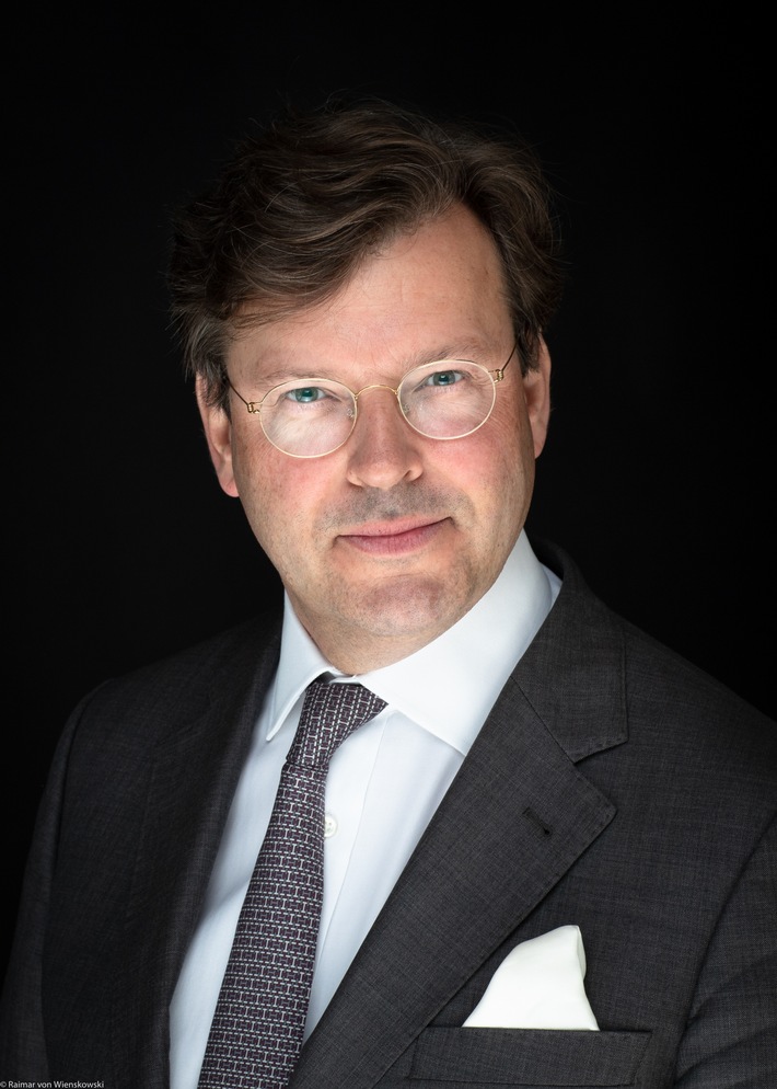 Wort& Bild Verlag: Arntzen holt Alexander von Reibnitz (FOTO)
