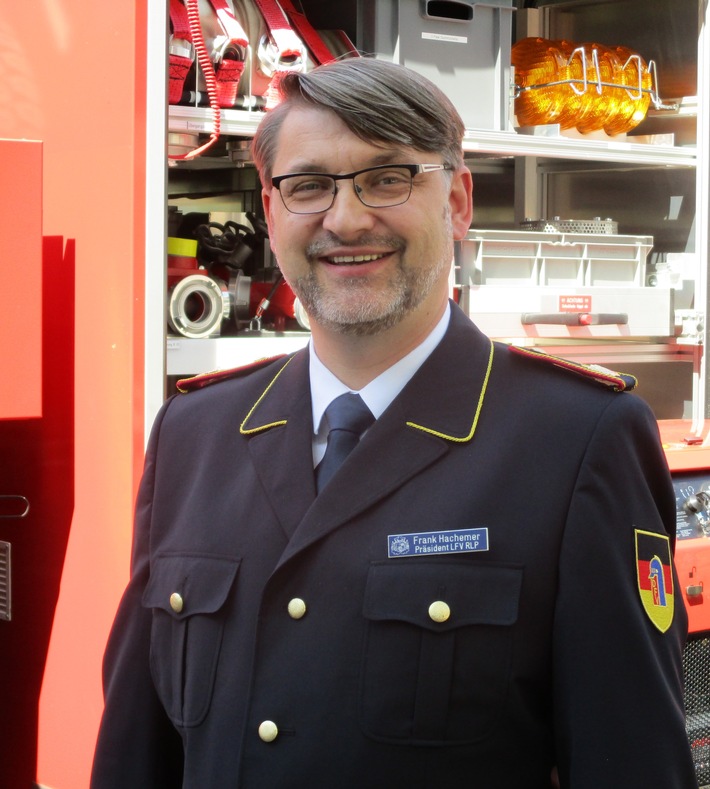 Feuerwehr gibt Tipps zur Sicherheit im Advent / Unachtsamkeit im Umgang mit Kerzen ist häufige Ursache für Brände (FOTO)