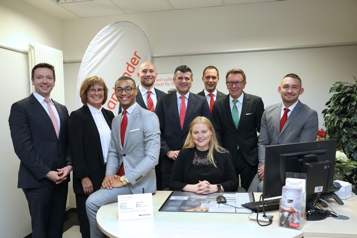Santander Nachwuchs leitet Bankfiliale in Neuss (FOTO)