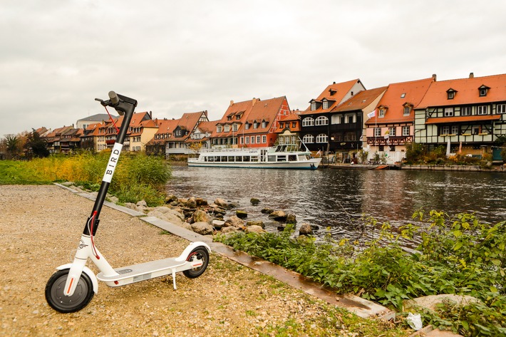 Erstmals in Deutschland: Bird E-Scooter kommen nach Bamberg / Bird und Stadtwerke Bamberg starten die Zukunft der Mikromobilität (FOTO)