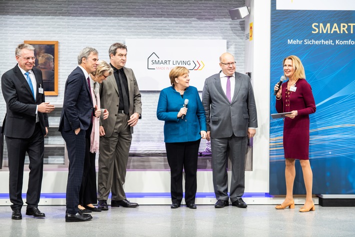 Bundeskanzlerin Merkel und Bundeswirtschaftsminister Altmaier besuchen „House of Smart Living“ auf Digital-Gipfel / Wirtschaftsinitiative Smart Living fordert Ausbau der digitalen Infrastruktur (FOTO)