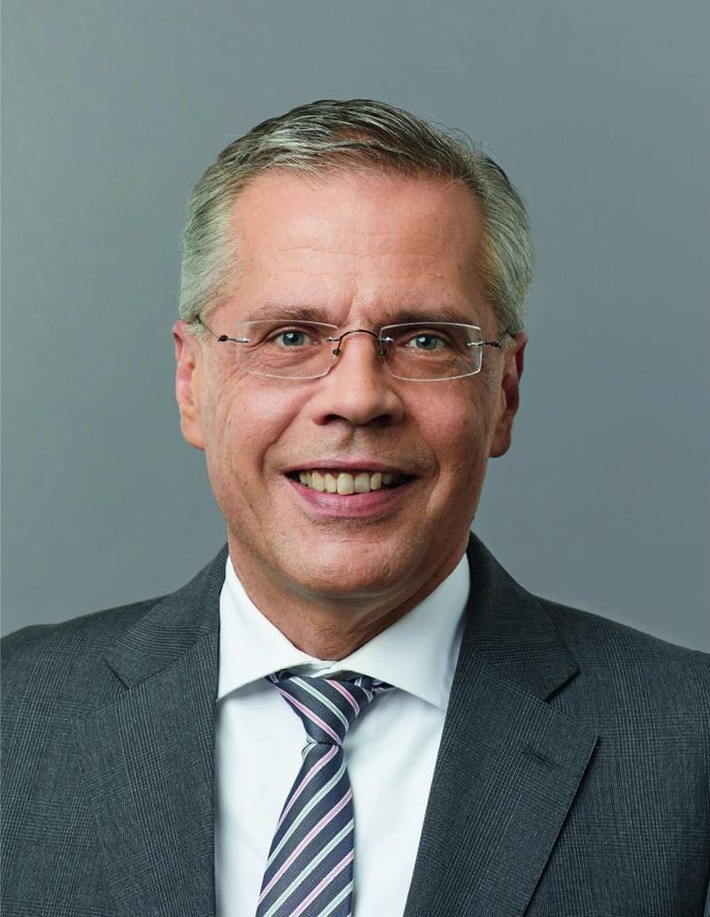 Alexander Boldyreffübergibt Vorstandsvorsitz der TeamBank an Frank M. Mühlbauer (FOTO)