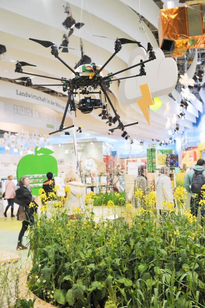 Grüne Woche 2019: Landwirtschaft mit Herz und Drohne / Das Bundeslandwirtschaftsministerium gibt in Halle 23a einen Ausblick auf die Landwirtschaft von morgen (FOTO)