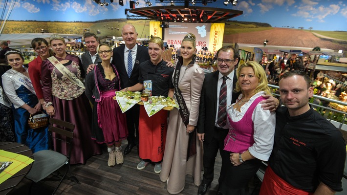 Woidke eröffnet Brandenburg-Tag (FOTO)