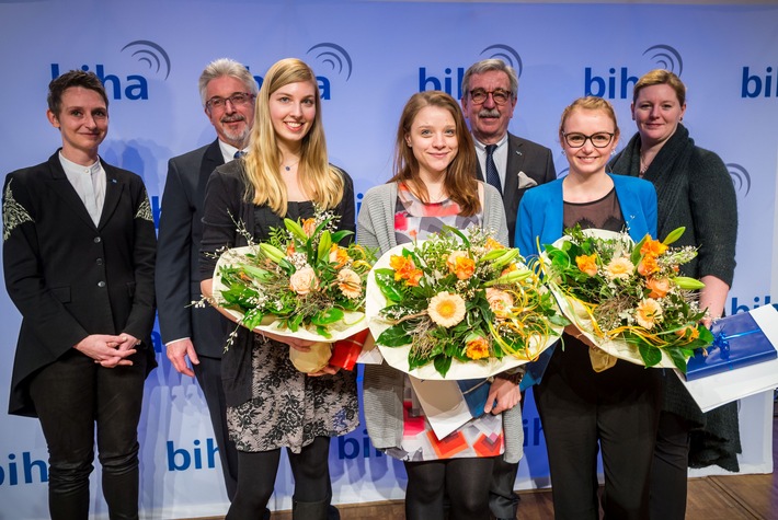 Mit dem Brief in der Tasche in das Berufsleben: 184 Hörakustiker/innen bestehen Gesellenprüfung (FOTO)