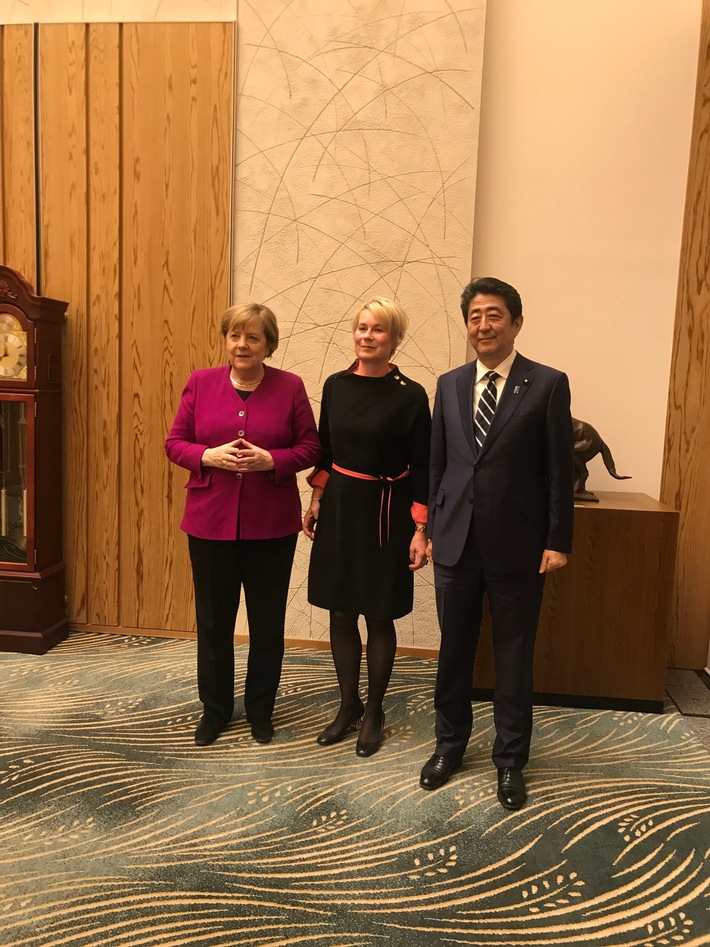 Japanreise der Bundeskanzlerin mit deutscher Wirtschaftsdelegation /
Unternehmerin Julia Schnitzler vertritt deutschen Mittelstand beim Deutsch-Japanischen Dialogforum in Tokio (FOTO)