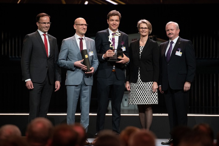 HANNOVER MESSE 2019 (1.-5. April) / Ein Klettverschluss für alle Fälle: NanoWired gewinnt den HERMES AWARD 2019 (FOTO)