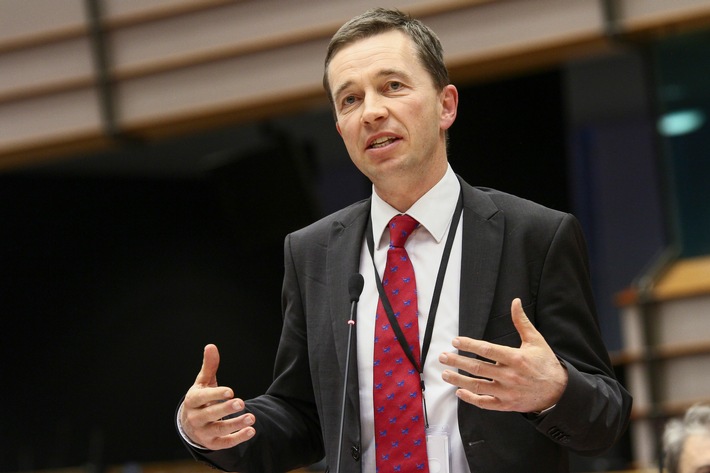 Liberal-Konservative Reformer setzen vor EU-Gipfel ihre Hoffnungen auf Sebastian Kurz / Bernd Lucke (LKR): „Kurz hat Recht“ (FOTO)