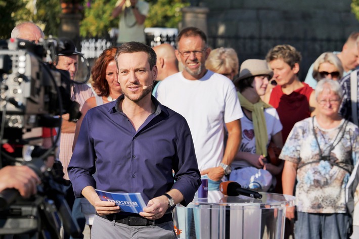 ZDF-„Moma vor Ort“ live aus Anklam / Bundespräsident Steinmeier als Gesprächsgast auf dem Anklamer Marktplatz (FOTO)