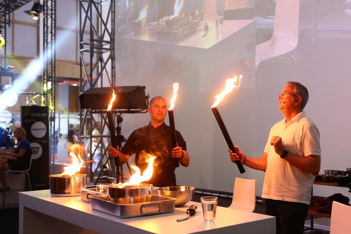 LightLab auf der Stage|Set|Scenery 2019: Lichtdesigner Ollie Olma trifft bekannte Größen aus der Veranstaltungs- und Lichttechnik (FOTO)