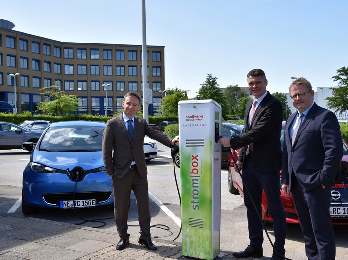 RCI Banque Deutschland mit Elektroladesäulen der Stadtwerke Neuss (FOTO)