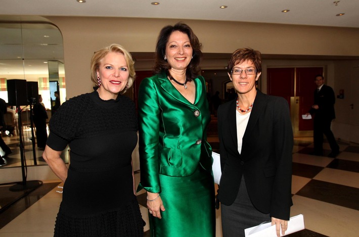 Chefin der Christdemokraten hält Festrede beim Top-Managerin-Preis (FOTO)