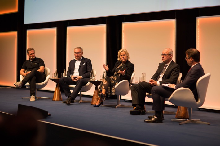 120. Verbandstag des GVB / Bayerns Genossenschaften auf dem Weg in die Netzwerkökonomie (FOTO)