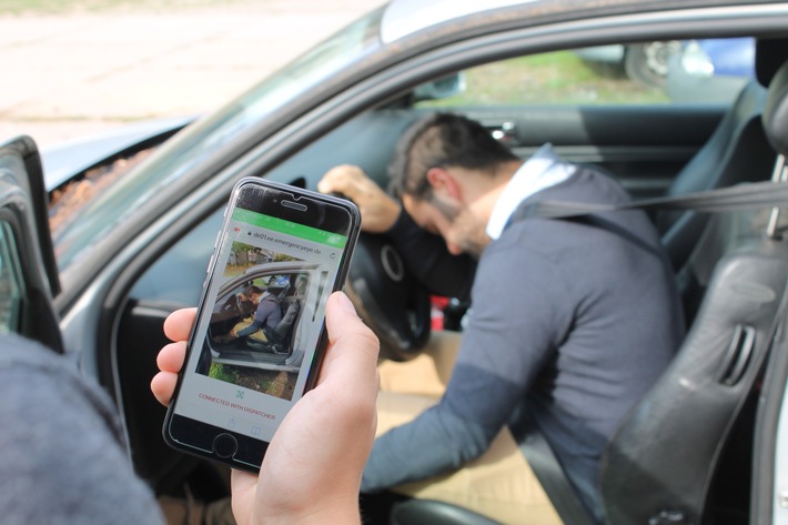 EmergencyEye® erweitert den Notruf 112 durch genaue Lokalisierung und Live-Video / Nach einem Jahr im täglichen Einsatz ist die Leitstellen-Software der Corevas bereit für den bundesweiten Einsatz (FOTO)