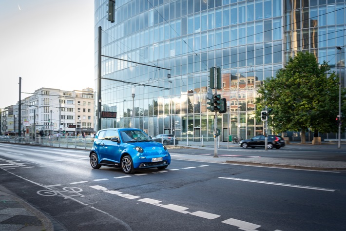 MCE Bank GmbH und e.GO Mobile AG kooperieren / Unternehmen geben strategische Partnerschaft für Endkunden-Finanzierung des e.GO Life bekannt (FOTO)