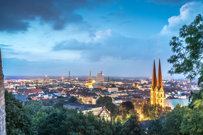 Bielefeld-Kampagne macht weltweit Schlagzeilen / Medien in den USA, Australien und Indien berichtenüber die #Bielefeldmillion (FOTO)