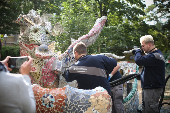 Berliner Freiwilligentage: Reinigungsfachmesse CMS Berlin bringt Drachen und Kinderaugen zum Glänzen (FOTO)