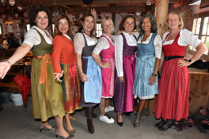 Women–s Wiesn, die dritte. Deutsch-Brasilianisches Unternehmernetzwerk LIDE Deutschland begrüßt LIDE WOMAN® Business Leader auf dem Münchner Oktoberfest (FOTO)