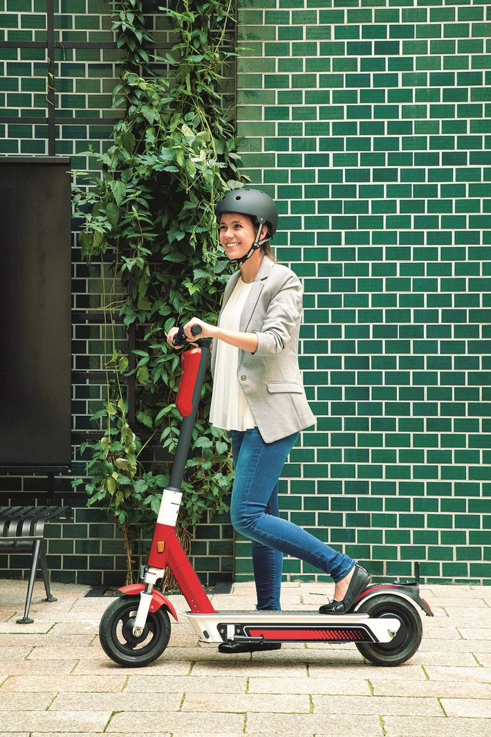 Sicherheit für E-Scooter und Co: DEKRA legt neuen Standard für sichere Mikro-Mobilität vor (FOTO)