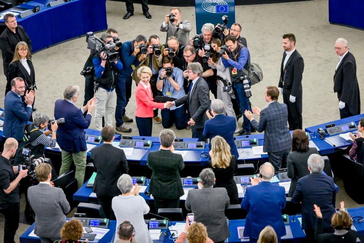 Europäisches Parlament bestätigt Kommission von der Leyen