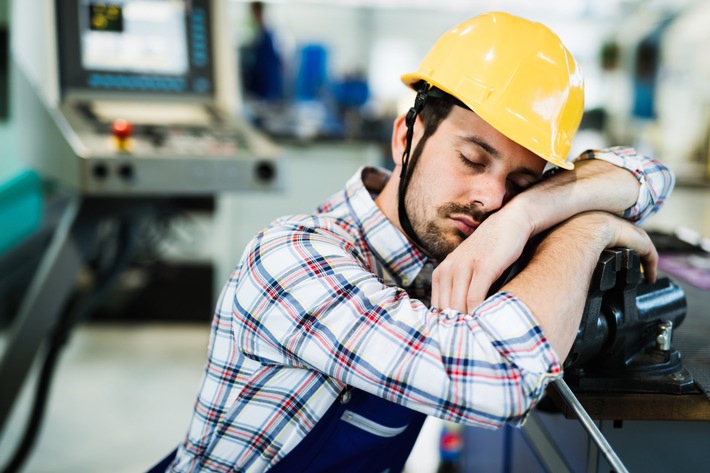Tipps bei Müdigkeit im Job (FOTO)