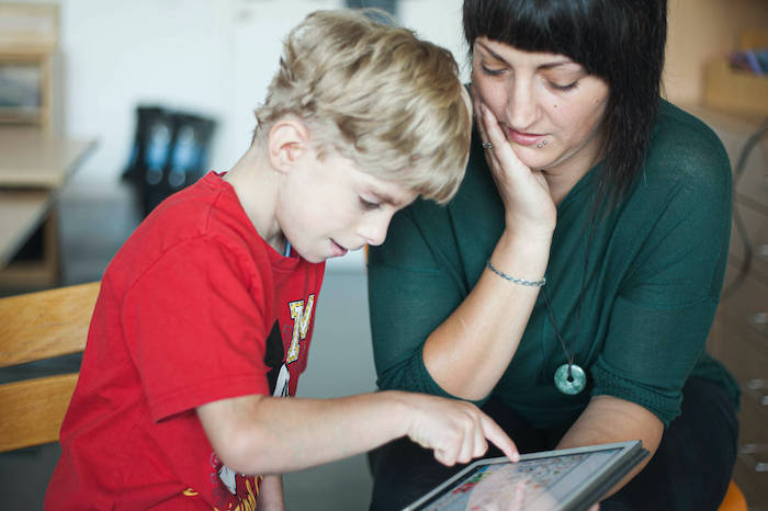 karriere tutor® spendet Tablets und Apps an Tom-Mutters-Schule in Wiesloch