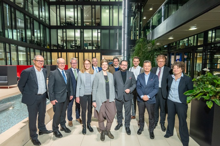 6. Santander Atrium Dialog: „Transformation einer ganzen industriellen Gesellschaft“ (FOTO)