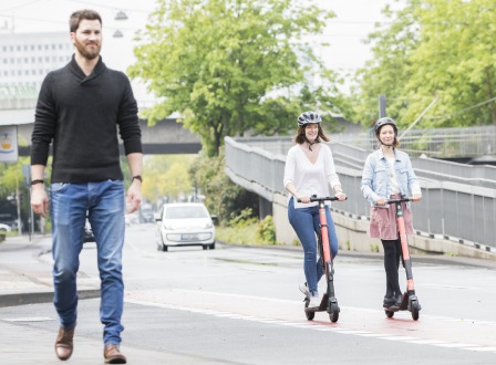 DEVK reduziert E-Scooter-Beiträge um bis zu 40 Prozent (FOTO)