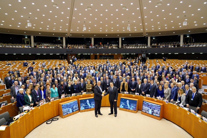 Deutsche Delegation im Europäischen Ausschuss der Regionen nimmt Arbeit in Brüssel auf (FOTO)