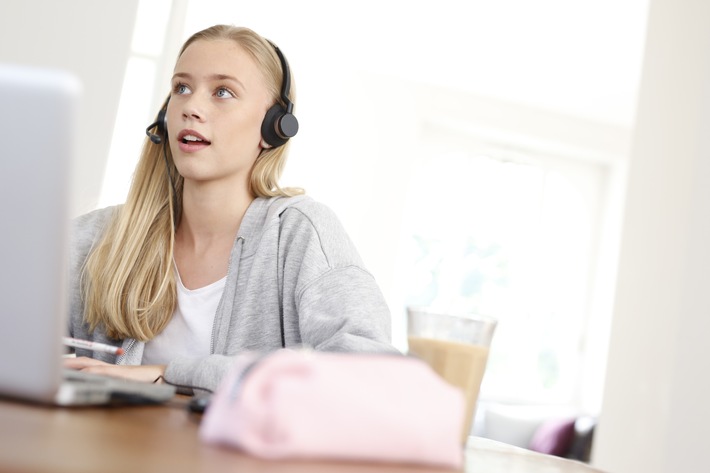 Studienkreis stellt wegen Corona-Virus auf Online-Unterricht um – Nachhilfe via Skype in Zeiten der Krise – Online-Nachhilfe als Alternative zu stationärem Unterricht (FOTO)
