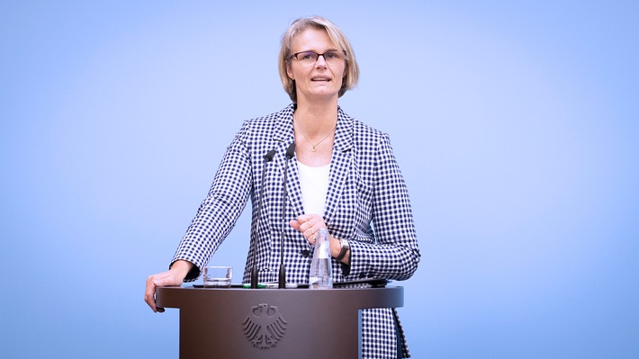 Karliczek: In Zeiten von Corona fördern wir digitales Lernen wie noch nie zuvor (FOTO)