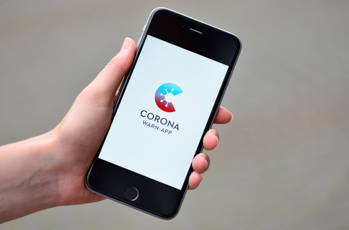 „Eine sehr milde Art des Datentrackings“ – App-Entwickler Fitzeküber die deutsche Corona-Warn-App im Experten-Podcast „Klartext Corona“ (FOTO)
