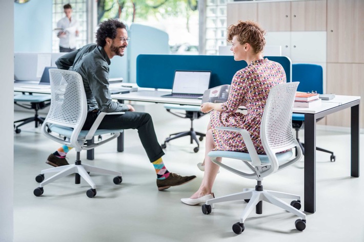 Rückengesund im Büro: 4 effektive Tipps für den Arbeitsalltag (FOTO)