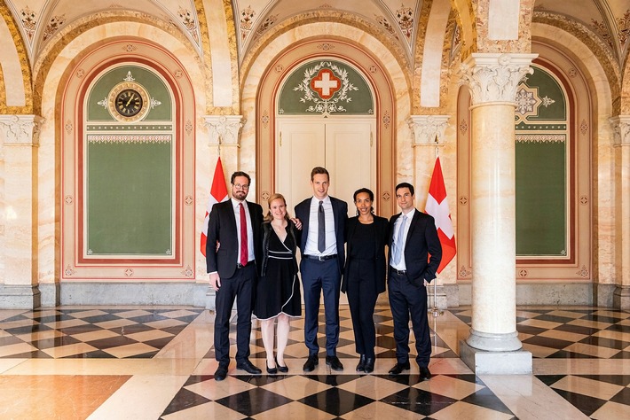 „Die jungen Diplomaten“ in 3sat: Schweizer Fernsehreihe blickt hinter die Kulissen der Diplomatie (FOTO)