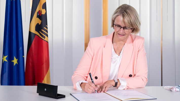 Karliczek: 500 Millionen für Schülerlaptops können fließen (FOTO)