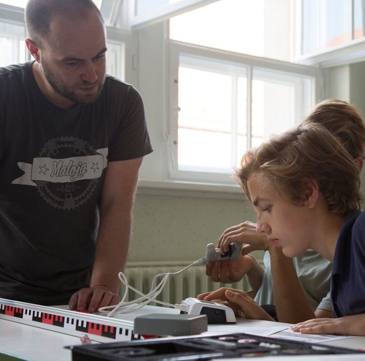 Berliner Lehrer treten mit einem Start-Up gegen die IT-Giganten Apple&Co im Rennen um die Digitalisierung für Schulen an (FOTO)