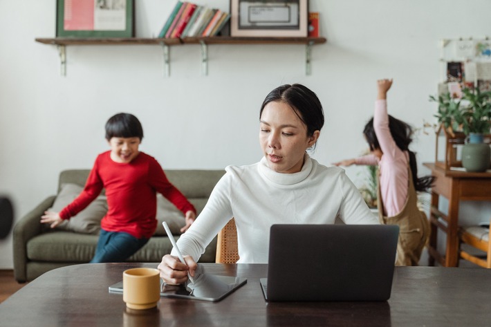 Woche der seelischen Gesundheit / „Mit Kraft durch die Krise. Gesund bleiben – auch psychisch“ / Strategien gegen Stress im Home Office zur Pandemiezeit (FOTO)