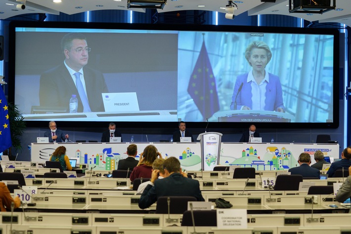 EU-Jahresbarometer zur Lage der Gemeinden und Regionen: Rückgang der Einnahmen der Regionen und Städte um bis zu 10 % gefährdet öffentliche Dienstleistungen (FOTO)