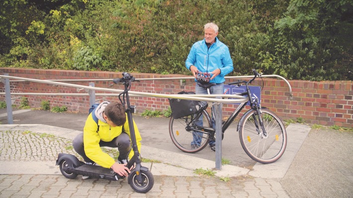Moderne Mobilität auf dem Weg zur Arbeit (FOTO)