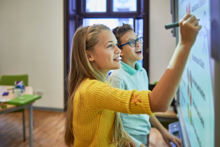 DEVK verlost 200 Spendenà 10.000 Euro für digitale Schulausstattung (FOTO)