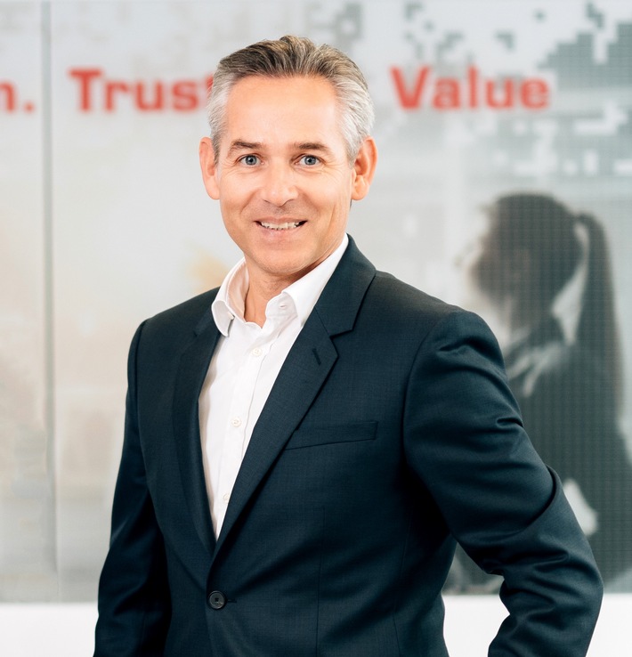 Rückenwind für itelligence: Ausweitung der globalen Partnerschaft zwischen NTT und SAP bekannt gegeben (FOTO)