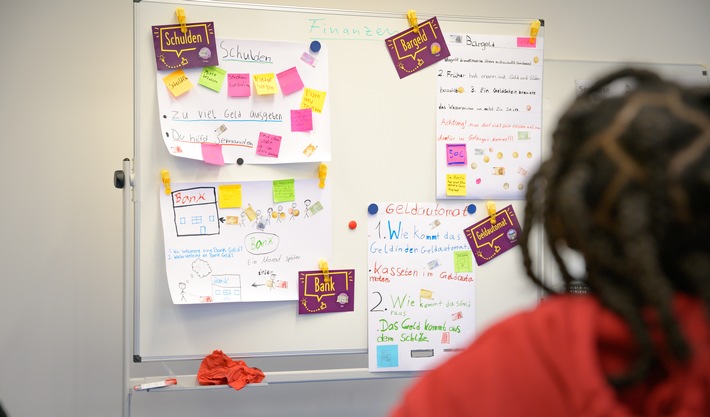 Initiative für Finanzbildung: ManoMoneta erreicht über 70 Schulen und 5.500 Kinder (FOTO)