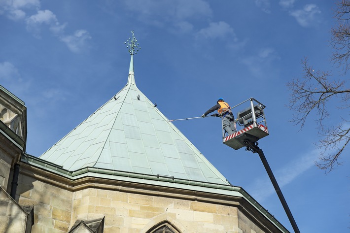 Sicher und gesichert auf der Hubarbeitsbühne (FOTO)